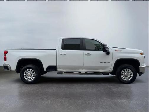 Summit White 2022 Chevrolet Silverado 2500 LT
