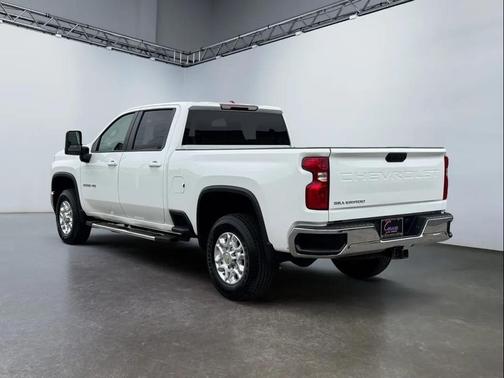 Summit White 2022 Chevrolet Silverado 2500 LT