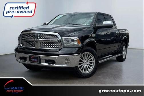 Brilliant Black Crystal Pearlcoat 2017 RAM 1500 Laramie