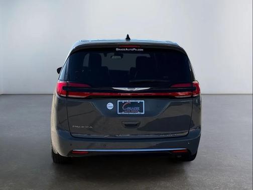Ceramic Gray Clearcoat 2025 Chrysler Pacifica L
