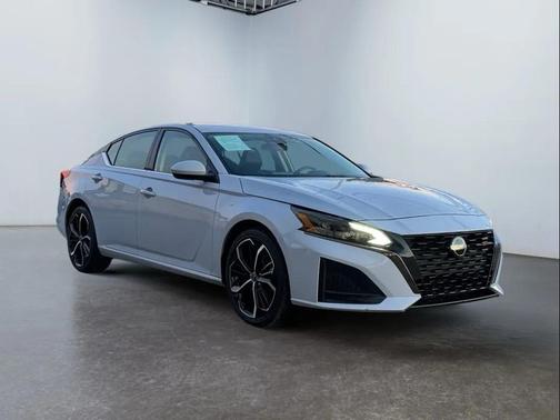 2023 Nissan Altima SR FWD