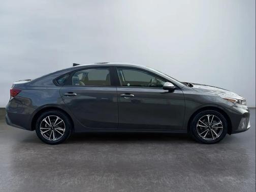 Gray 2024 Kia Forte LXS