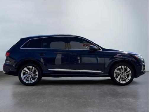 2022 Audi Q7 55 Premium Plus
