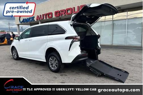 2023 Toyota Sienna LE