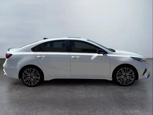 Snow White Pearl 2022 Kia Forte GT
