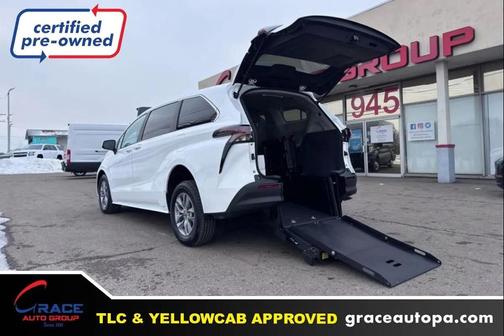 2024 Toyota Sienna LE