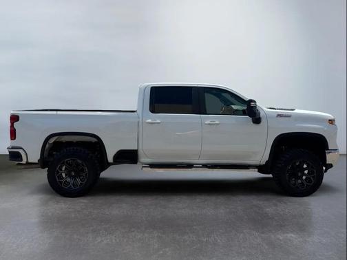 Summit White 2024 Chevrolet Silverado 2500 LT