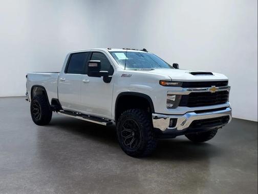 Summit White 2024 Chevrolet Silverado 2500 LT
