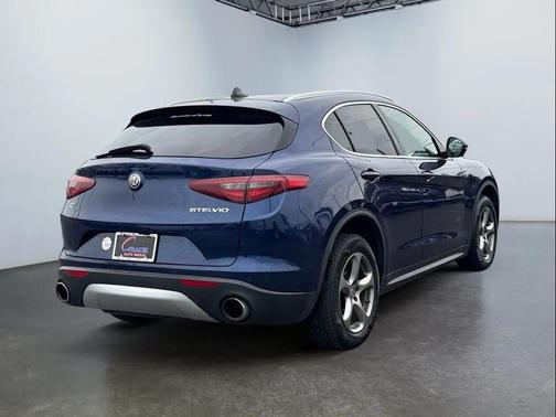 2021 Alfa Romeo Stelvio Base