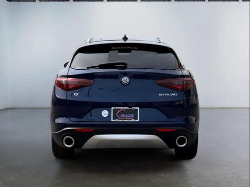 2021 Alfa Romeo Stelvio Base