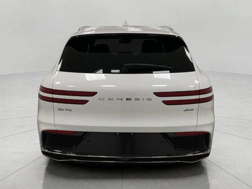 Uyuni White 2026 Genesis GV70 2.5T