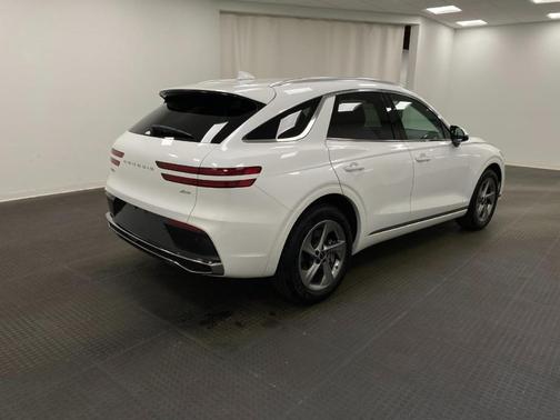 Uyuni White 2026 Genesis GV70 2.5T