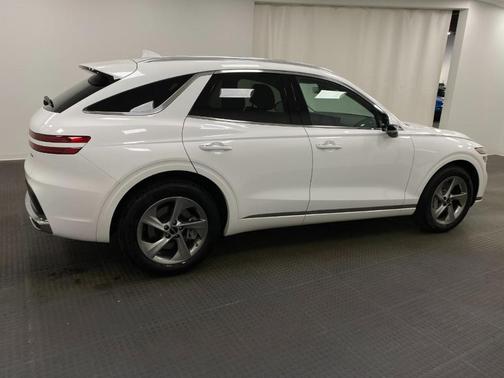 Uyuni White 2026 Genesis GV70 2.5T