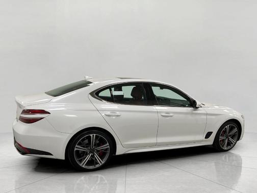 Uyuni White 2025 Genesis G70 3.3T Sport Advanced