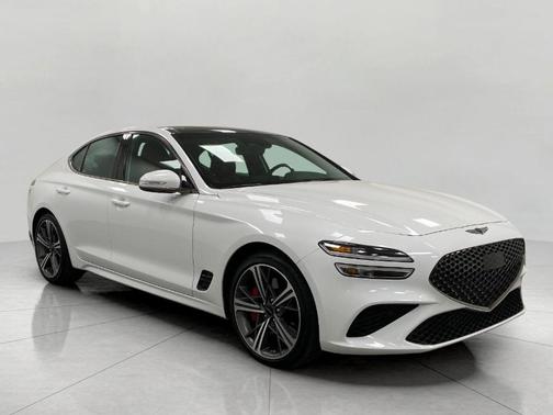 Uyuni White 2025 Genesis G70 3.3T Sport Advanced