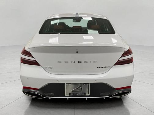 Uyuni White 2025 Genesis G70 3.3T Sport Advanced