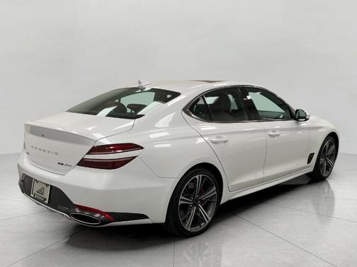Uyuni White 2025 Genesis G70 3.3T Sport Advanced
