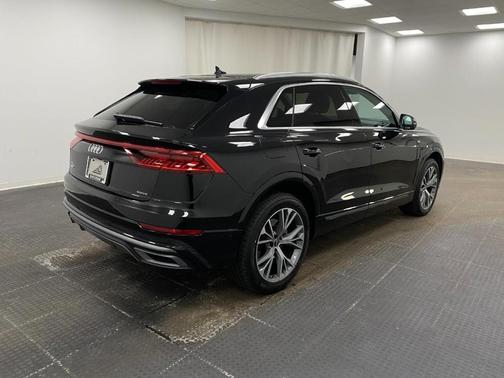 2023 Audi Q8 55 Premium Plus