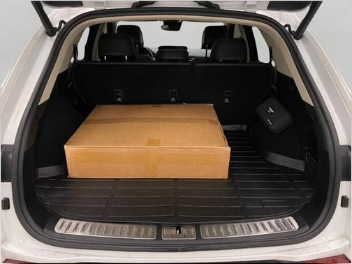 Uyuni White 2023 Genesis GV70 2.5T