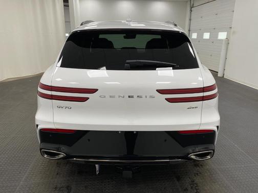 Uyuni White 2026 Genesis GV70 2.5T Sport Prestige