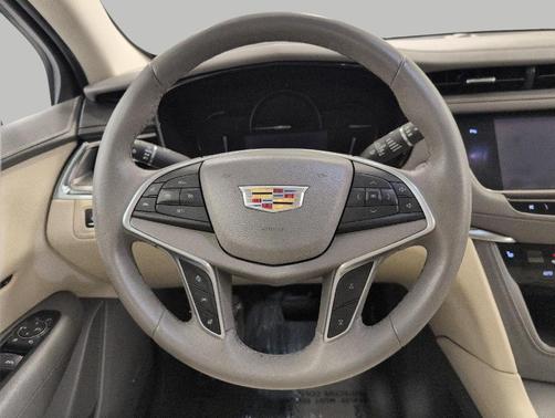 Crystal White Tri-Coat 2017 Cadillac XT5 Luxury