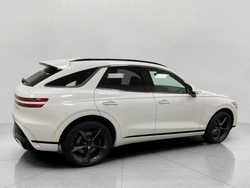 Uyuni White 2026 Genesis GV70 2.5T Sport Prestige
