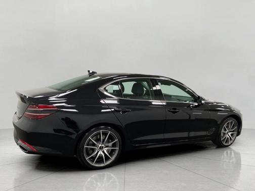 Vik Black 2026 Genesis G70 2.5T Prestige
