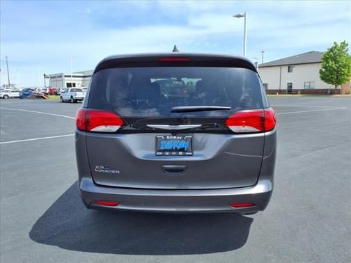 2022 Chrysler Voyager LX
