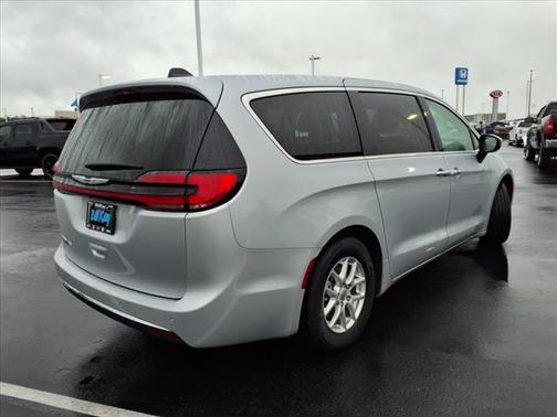 2023 Chrysler Pacifica Touring-L
