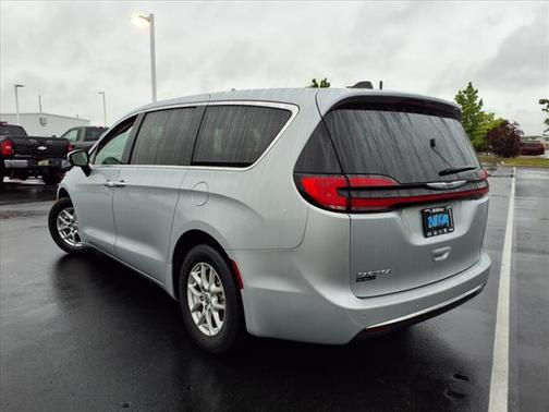 2023 Chrysler Pacifica Touring-L