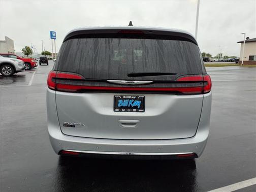 2023 Chrysler Pacifica Touring-L