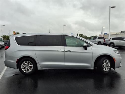 2023 Chrysler Pacifica Touring-L