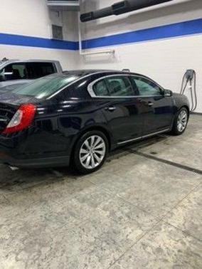 2016 Lincoln MKS Base
