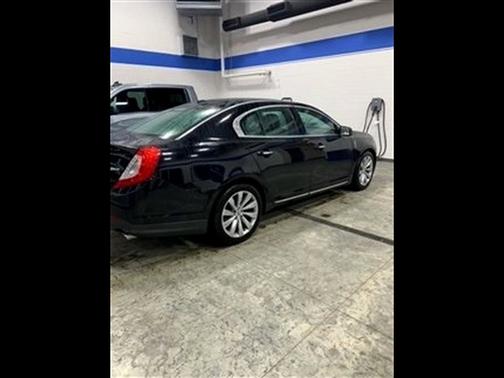 2016 Lincoln MKS Base