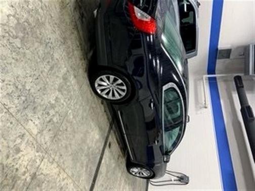 2016 Lincoln MKS Base