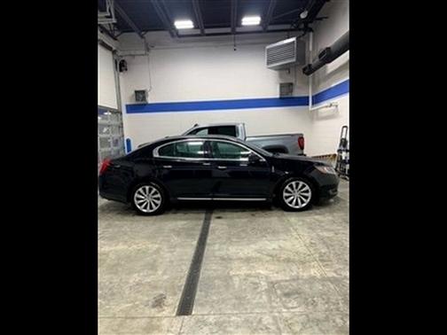 2016 Lincoln MKS Base