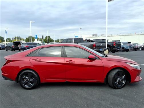 2022 Hyundai ELANTRA SEL