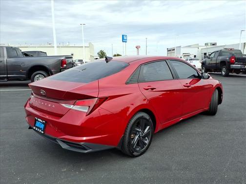 2022 Hyundai ELANTRA SEL