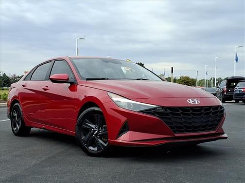 2022 Hyundai ELANTRA SEL