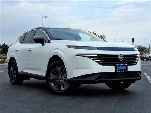 White / Black 2025 Nissan Murano SL