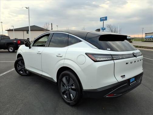 White / Black 2025 Nissan Murano SL