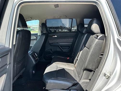 Pyrite Silver Metallic 2021 Volkswagen Atlas 2.0T SE