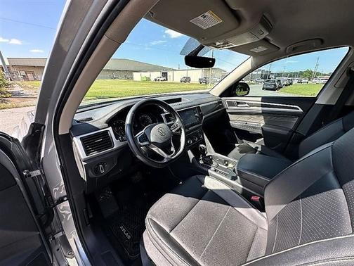 Pyrite Silver Metallic 2021 Volkswagen Atlas 2.0T SE