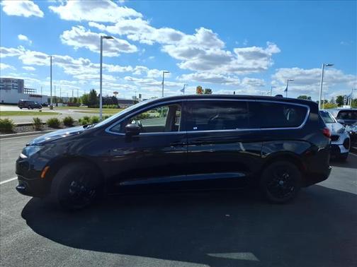 2024 Chrysler Voyager LX