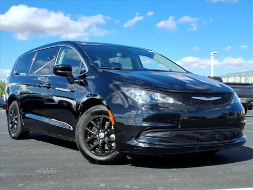 2024 Chrysler Voyager LX