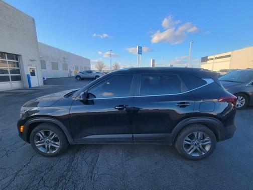 Cherry Black 2021 Kia Seltos S