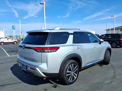 2025 Nissan Pathfinder Platinum