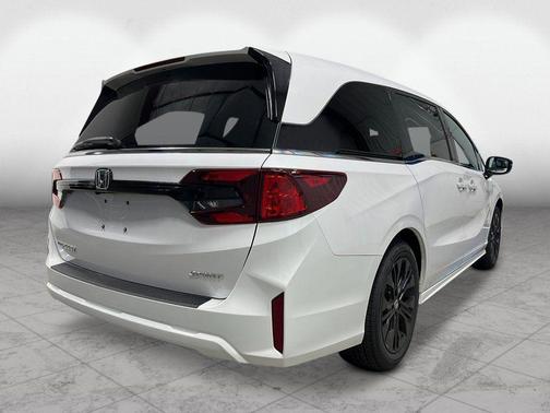 Platinum White Pearl 2026 Honda Odyssey Sport-L