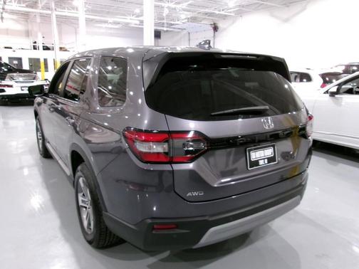 Modern Steel Metallic 2025 Honda Pilot EX-L