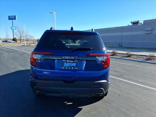 2023 GMC Acadia SLT